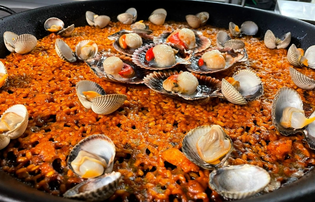 Arroz de Vieira del Pacifico y Berberechos Socarrat