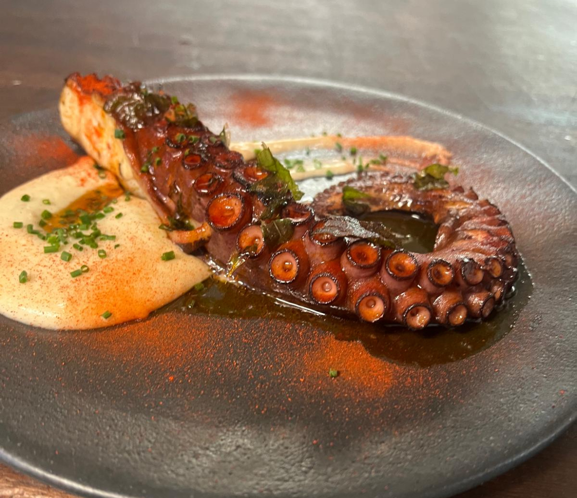 Pulpo a la brasa, Parmentier de Patata y Berza Frita